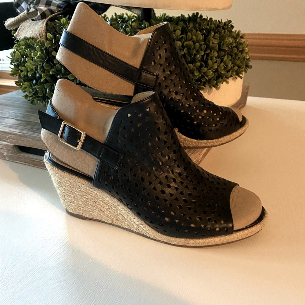 Size 7.5 black Diba Sandals